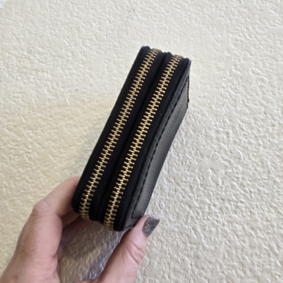 Marc Jacobs Black Leather Zip Wallet - Picture 5 of 8